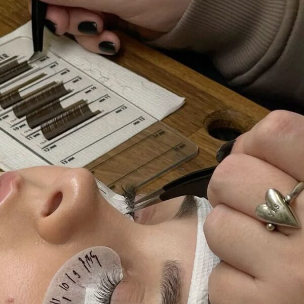 Lash extension application