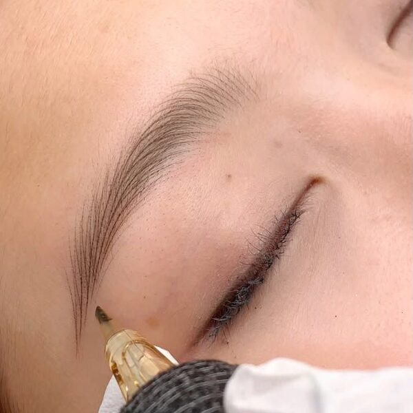 Henna brow treatment